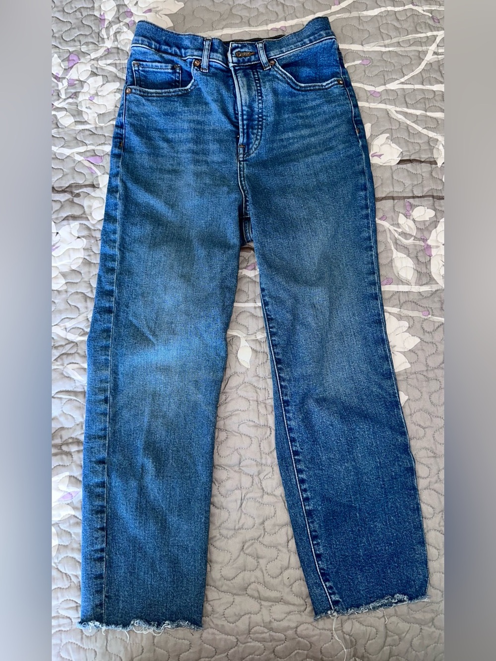 Express Mom Jean - Size 0 - Super High-Rise -  Straight Leg in Blue Wash
